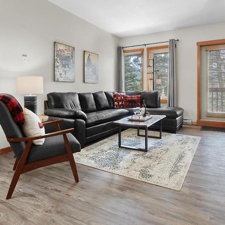 Newly Renovated Grizzly Lodge, Spacious 3Br 2Ba With Open Pool, Hot Tub キャンモア エクステリア 写真