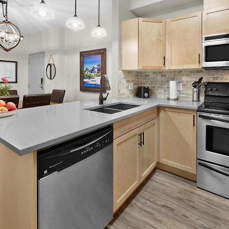 Newly Renovated Grizzly Lodge, Spacious 3Br 2Ba With Open Pool, Hot Tub キャンモア エクステリア 写真