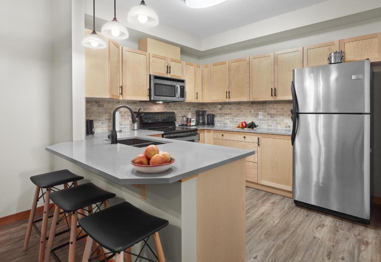 Newly Renovated Grizzly Lodge, Spacious 3Br 2Ba With Open Pool, Hot Tub キャンモア エクステリア 写真