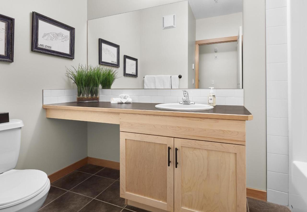 Newly Renovated Grizzly Lodge, Spacious 3Br 2Ba With Open Pool, Hot Tub キャンモア エクステリア 写真