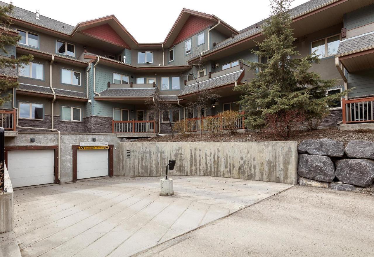 Newly Renovated Grizzly Lodge, Spacious 3Br 2Ba With Open Pool, Hot Tub キャンモア エクステリア 写真