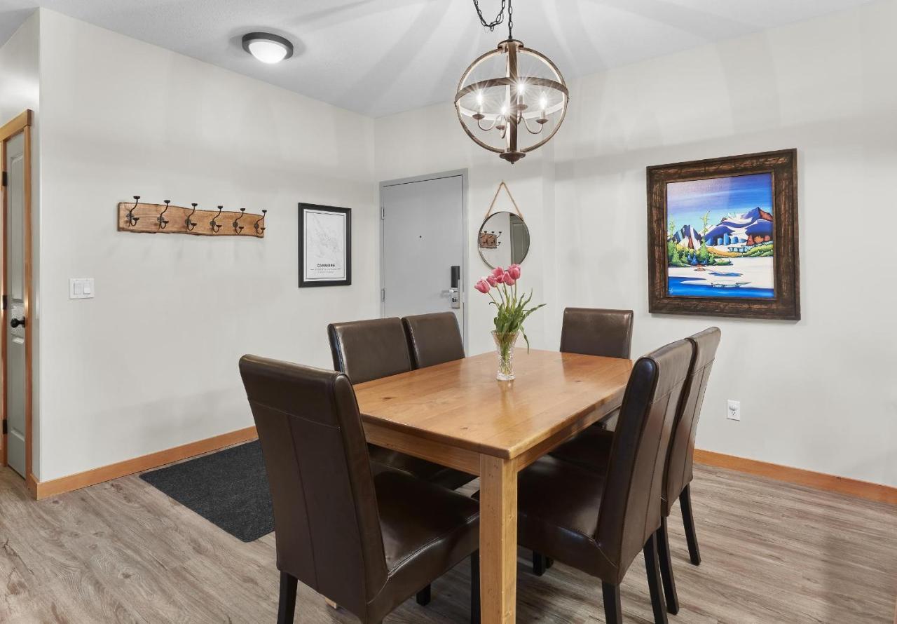 Newly Renovated Grizzly Lodge, Spacious 3Br 2Ba With Open Pool, Hot Tub キャンモア エクステリア 写真
