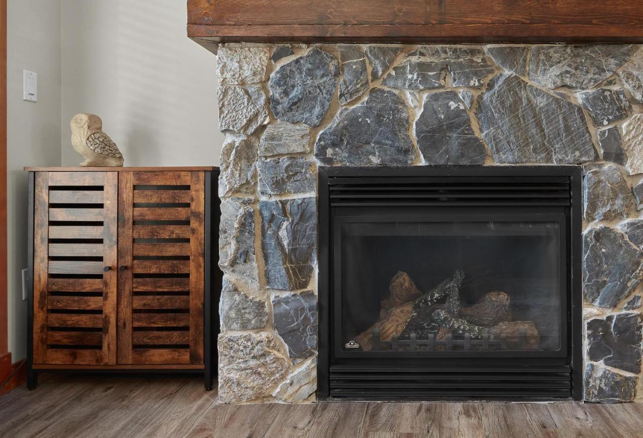 Newly Renovated Grizzly Lodge, Spacious 3Br 2Ba With Open Pool, Hot Tub キャンモア エクステリア 写真