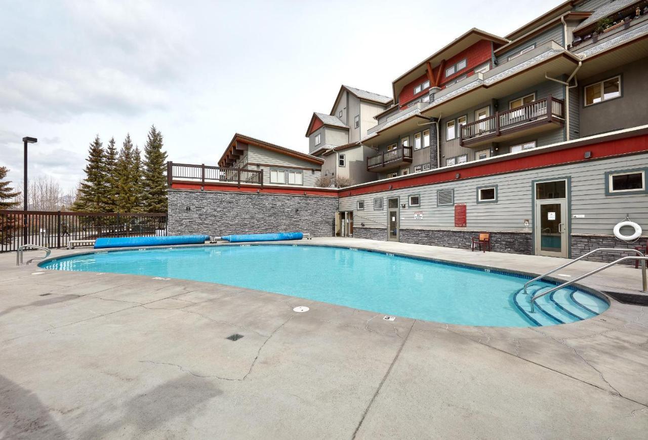 Newly Renovated Grizzly Lodge, Spacious 3Br 2Ba With Open Pool, Hot Tub キャンモア エクステリア 写真
