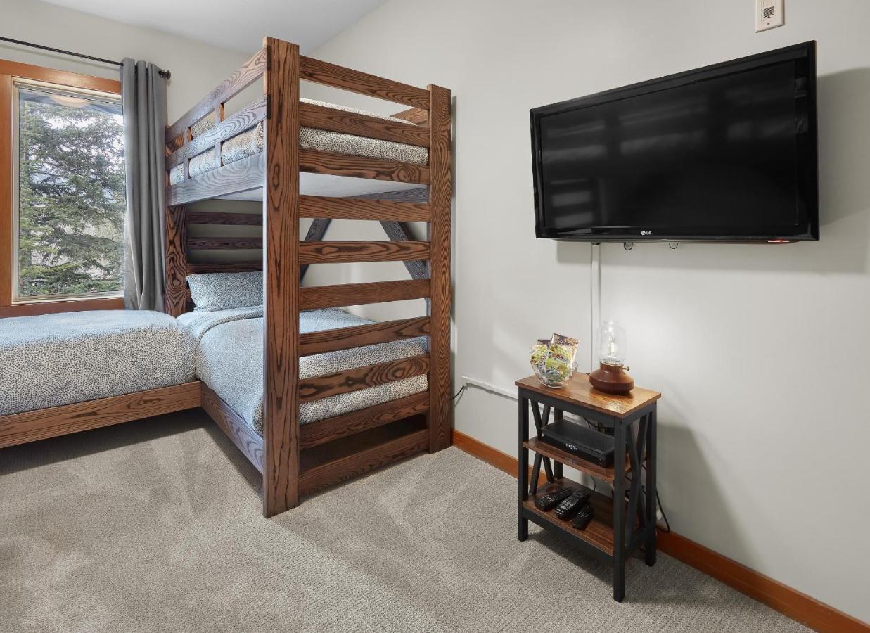 Newly Renovated Grizzly Lodge, Spacious 3Br 2Ba With Open Pool, Hot Tub キャンモア エクステリア 写真