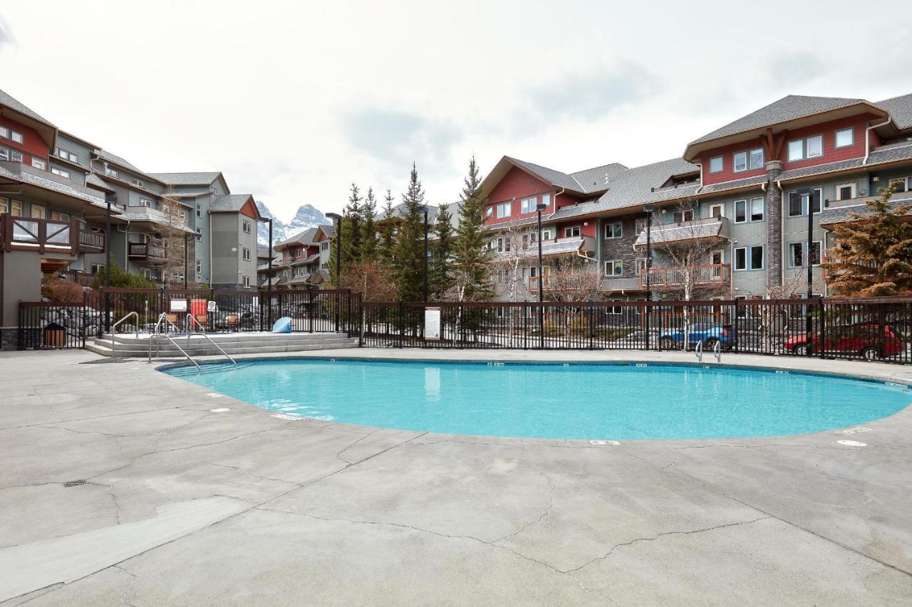 Newly Renovated Grizzly Lodge, Spacious 3Br 2Ba With Open Pool, Hot Tub キャンモア エクステリア 写真
