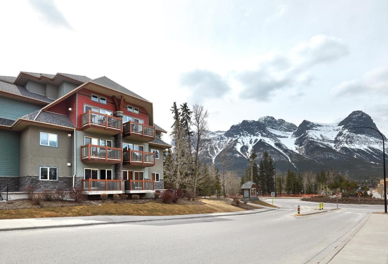Newly Renovated Grizzly Lodge, Spacious 3Br 2Ba With Open Pool, Hot Tub キャンモア エクステリア 写真
