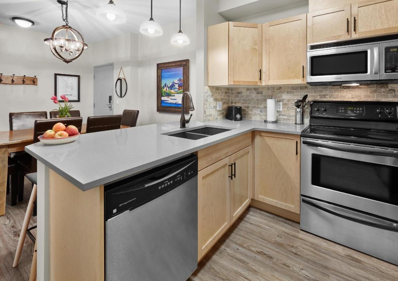 Newly Renovated Grizzly Lodge, Spacious 3Br 2Ba With Open Pool, Hot Tub キャンモア エクステリア 写真