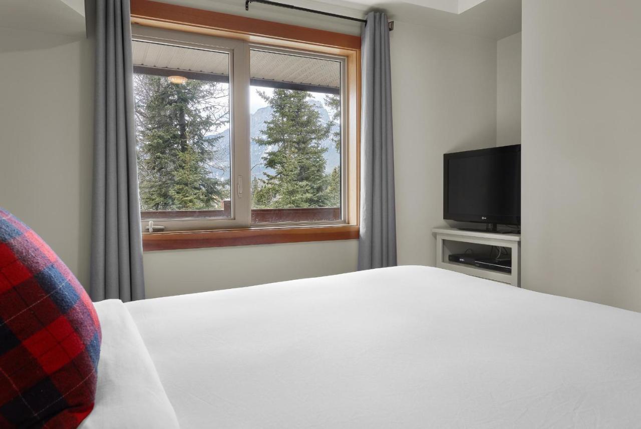 Newly Renovated Grizzly Lodge, Spacious 3Br 2Ba With Open Pool, Hot Tub キャンモア エクステリア 写真