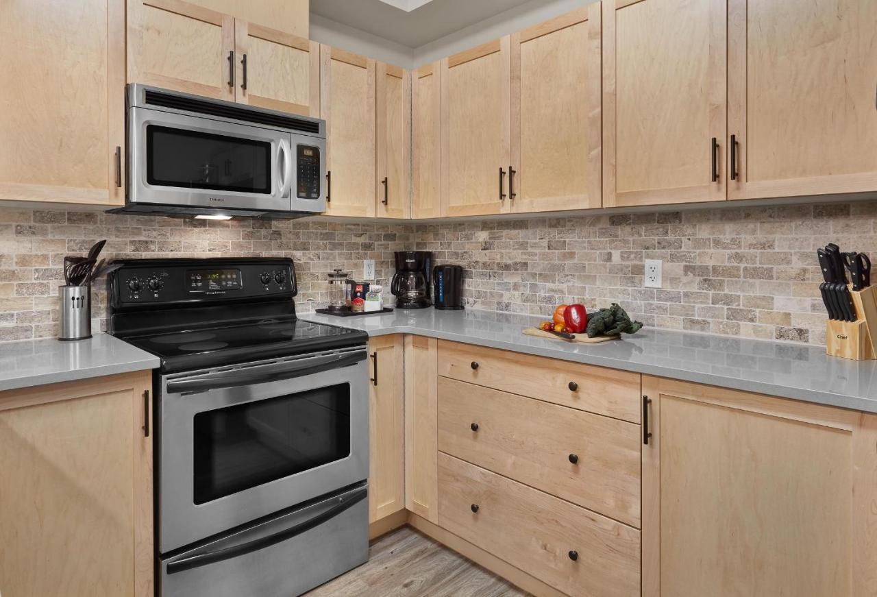 Newly Renovated Grizzly Lodge, Spacious 3Br 2Ba With Open Pool, Hot Tub キャンモア エクステリア 写真