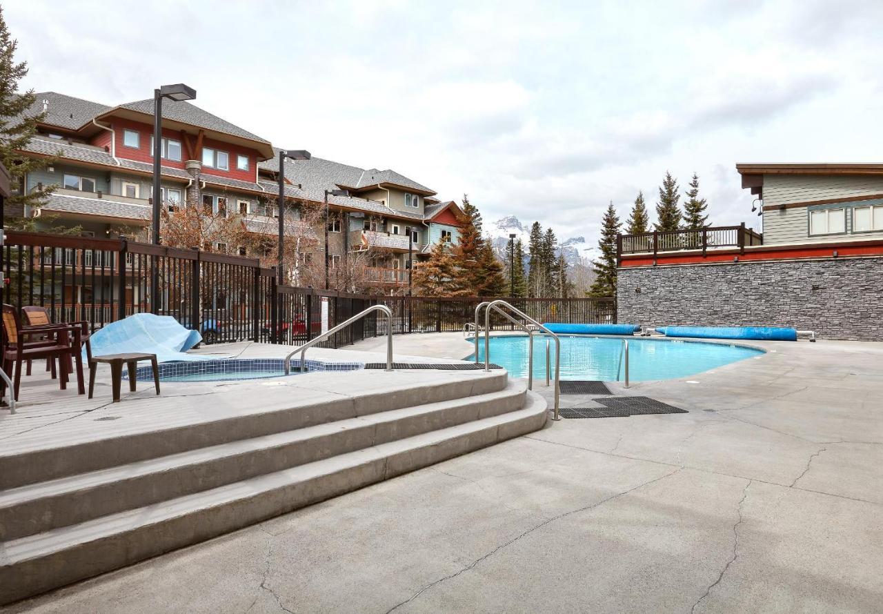 Newly Renovated Grizzly Lodge, Spacious 3Br 2Ba With Open Pool, Hot Tub キャンモア エクステリア 写真