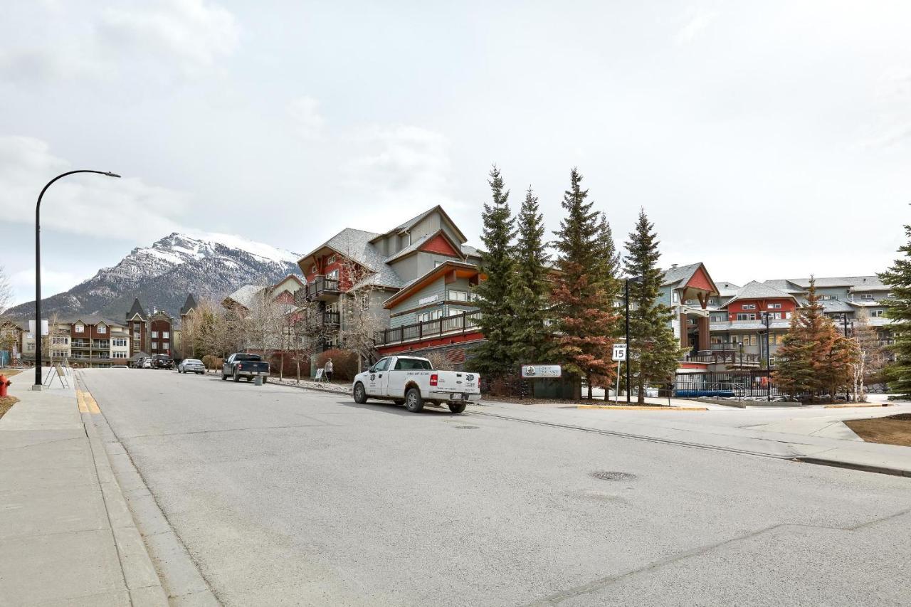 Newly Renovated Grizzly Lodge, Spacious 3Br 2Ba With Open Pool, Hot Tub キャンモア エクステリア 写真